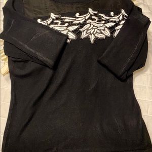 Black and white sweater blouse 💕